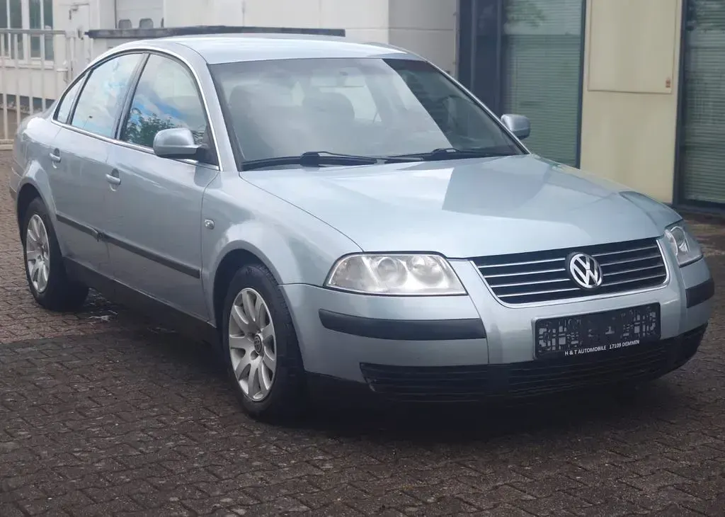 Gebraucht VW Passat 116 PS (85 kW) 2001 Blau Limousine