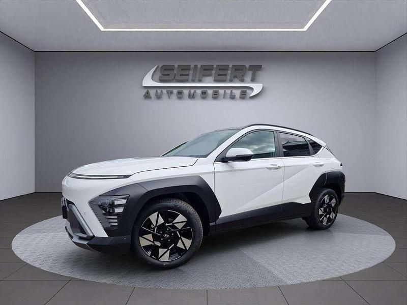 Atlas white / sol Neu 2025 Hyundai Kona Prime SUV | 30.550 € (Etwas zu teuer) - Bild 1/4