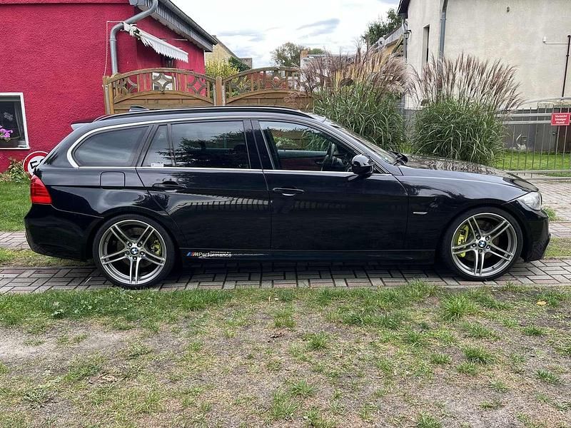 Schwarz Gebraucht 2011 BMW 335 M Sport Kombi | 19.500 € (Etwas zu teuer) - Bild 1/4