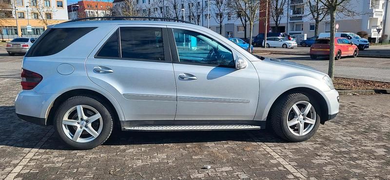 Gebraucht Mercedes ML320 224 PS (164 kW) 2006 Silber SUV