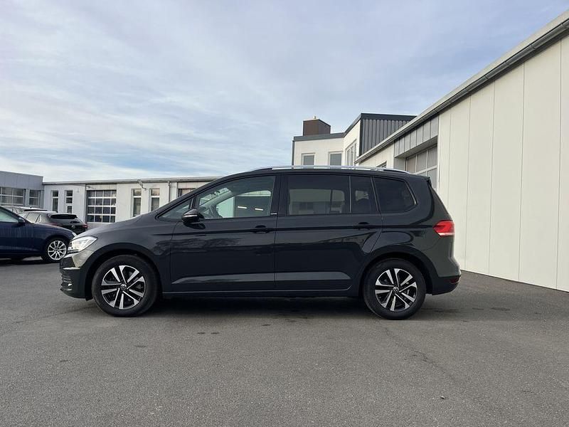 Gebraucht VW Touran Active 122 PS (89 kW) 2021 Uranograu Van / Kleinbus