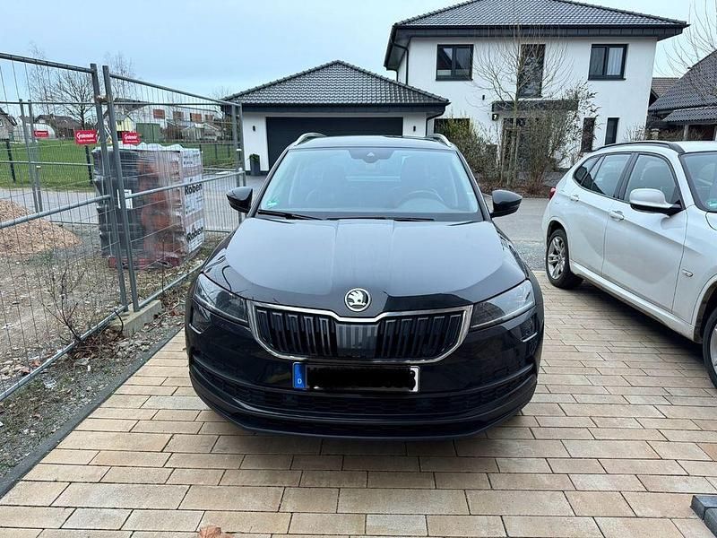 Schwarz Gebraucht 2018 Skoda Karoq Style SUV | 20.500 € (Etwas zu teuer) - Bild 1/4