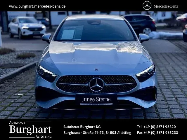 Gebraucht Mercedes A200 Advanced Plus 163 PS (119 kW) 2023 Iridiumsilber Limousine