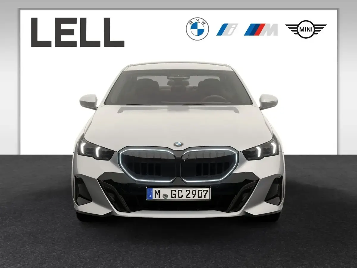 Neu BMW 540 M Sport 303 PS (222 kW) 2026 Silber Limousine