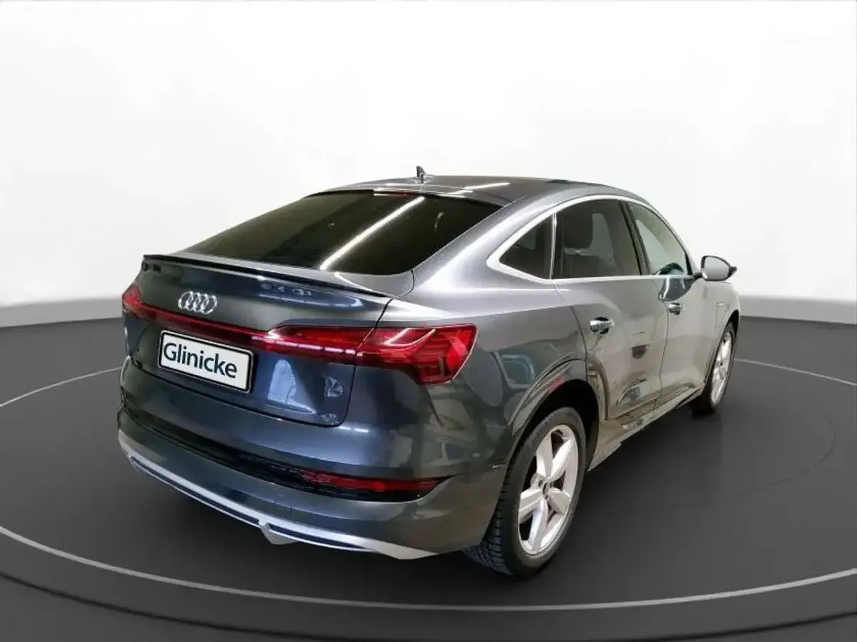 Usata Audi e-tron S-Line 300 kW (408 CV) 2023 Grigio SUV