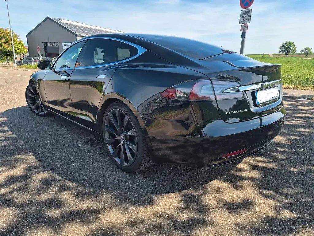 Second-hand Tesla Model S 386 kW (525 CP) 2018 Negru Hatchback