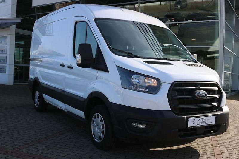 Gebraucht Ford Transit Trend 131 PS (96 kW) 2023 Weiß Limousine