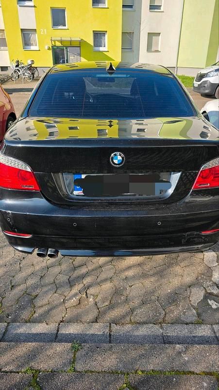 Gebraucht BMW 523 190 PS (139 kW) 2007 Schwarz Limousine