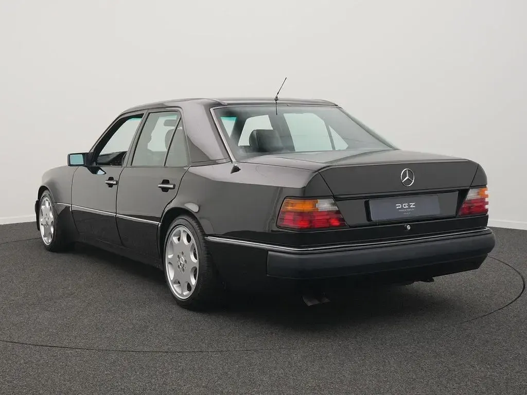 Gebraucht Mercedes E500 320 PS (235 kW) 1991 Schwarz Limousine