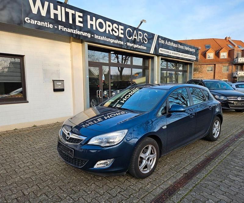 Blau Gebraucht 2011 Opel Astra Edition Limousine | 5.198 € (Fairer Preis) - Bild 1/4