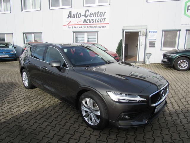 Pine grey / metallic Gebraucht 2021 Volvo V60 Momentum Kombi | 25.200 € (Guter Preis) - Bild 1/4