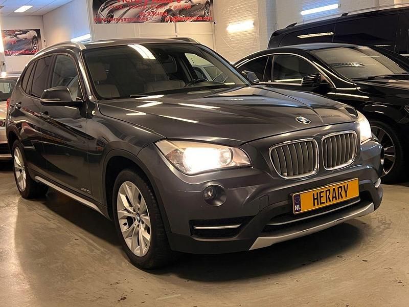 Grau Gebraucht 2013 BMW X1 Executive SUV | 7.950 € (Superpreis) - Bild 1/4