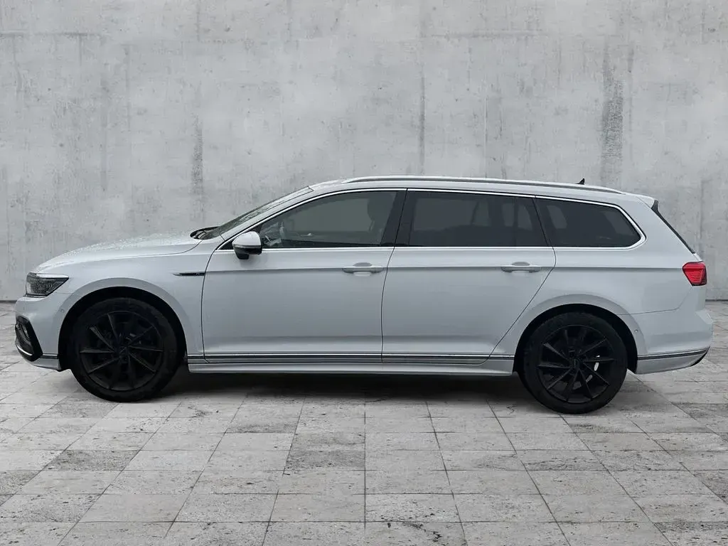 Gebraucht VW Passat R-line 200 PS (147 kW) 2023 Weiß Kombi