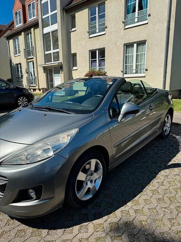 Grau Gebraucht 2011 Peugeot 207 CC Cabrio | 6.000 € - Bild 1/4