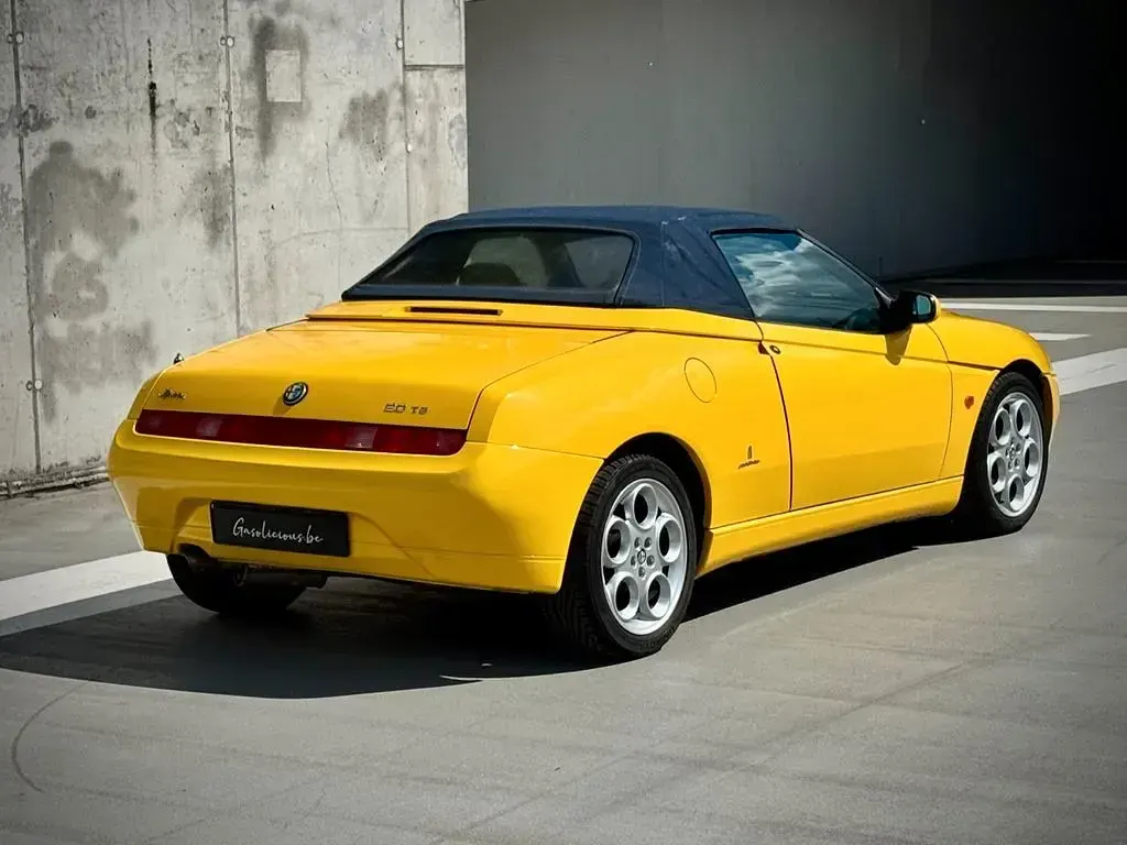 Gebraucht Alfa Romeo Spider 150 PS (110 kW) 2001 Gelb Cabrio