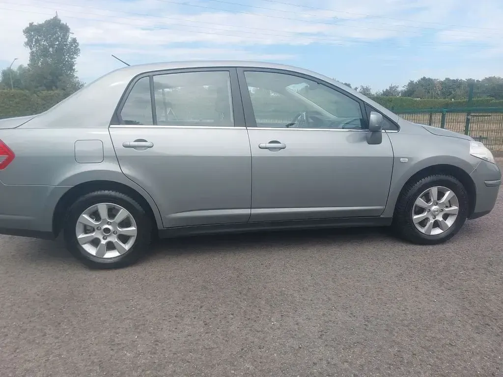 Gebraucht Nissan Tiida Acenta 110 PS (80 kW) 2008 Silber Limousine