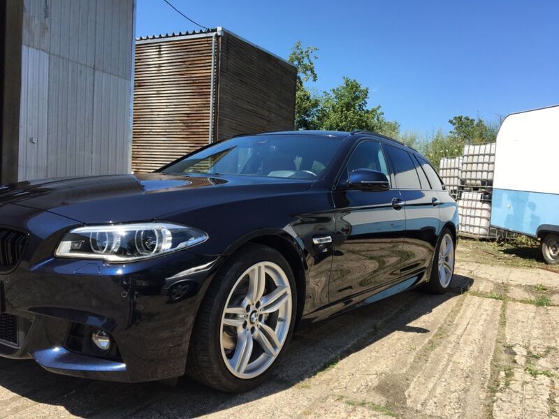 Schwarz Gebraucht 2016 BMW 520 Performance Kombi | 22.999 € - Bild 1/4