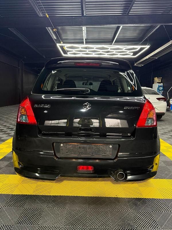 Gebraucht Suzuki Swift 92 PS (67 kW) 2010 Schwarz Kleinwagen