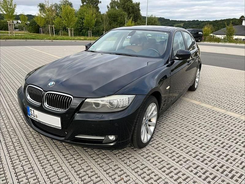Gebraucht BMW 330 Sport Line 245 PS (180 kW) 2010 Schwarz Limousine