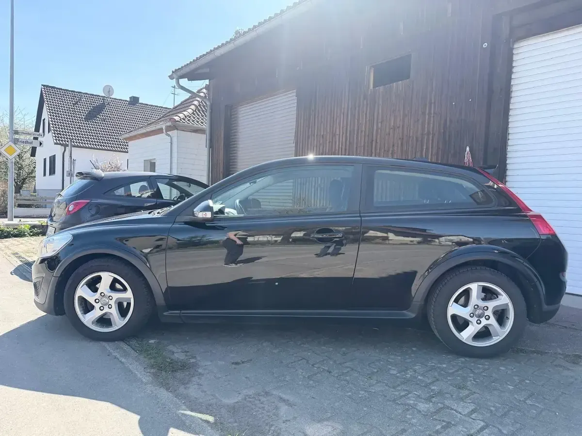 Gebraucht Volvo C30 114 PS (83 kW) 2013 Schwarz Kleinwagen