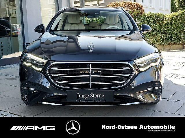 Gebraucht Mercedes E300 Exclusive 204 PS (150 kW) 2024 Andere farbe Kombi