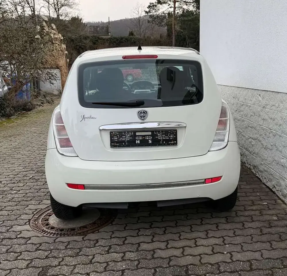 Usata Lancia Ypsilon 60 CV (44 kW) 2008 Bianco Utilitaria