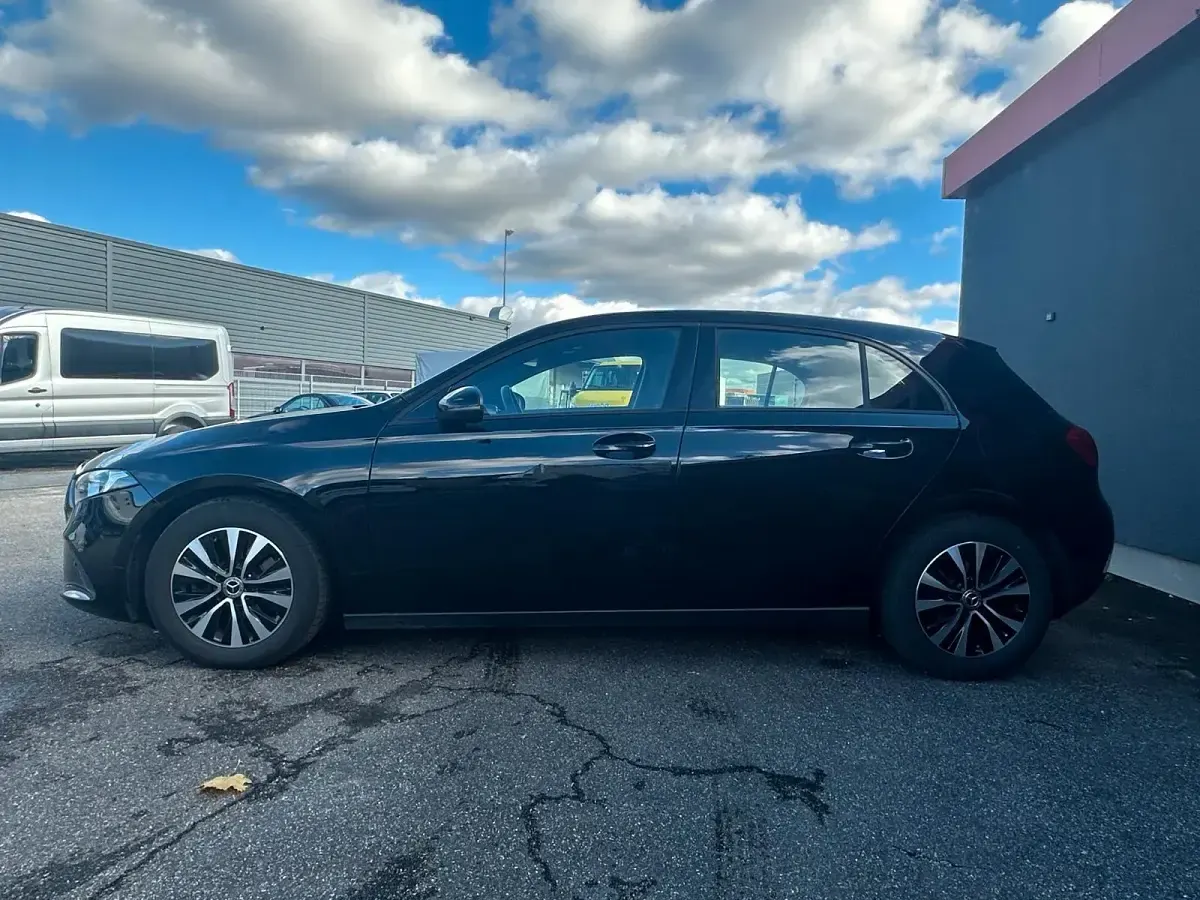 Gebraucht Mercedes A180 116 PS (85 kW) 2022 Schwarz Kombi