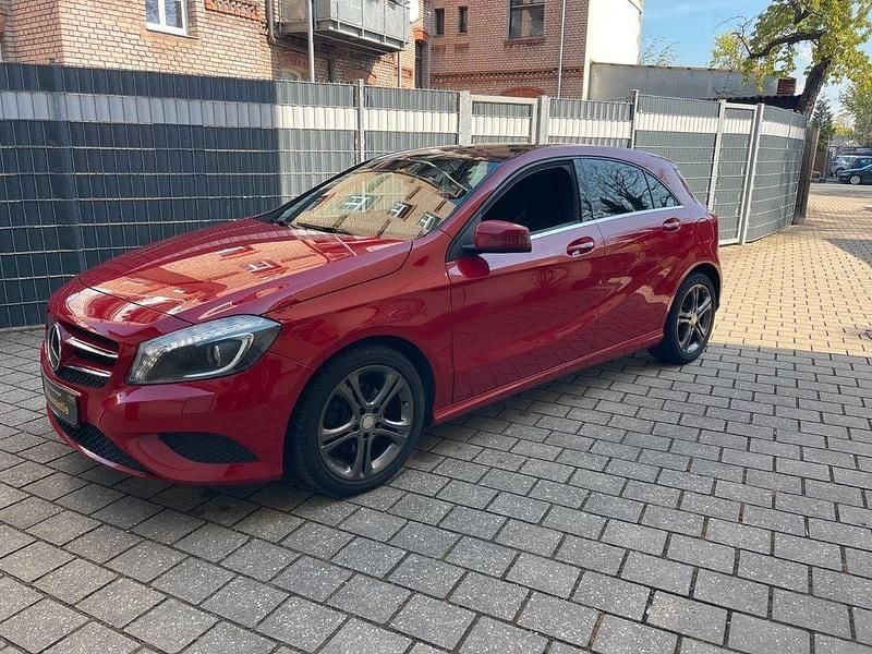 Gebraucht Mercedes A200 156 PS (114 kW) 2013 Rot Limousine
