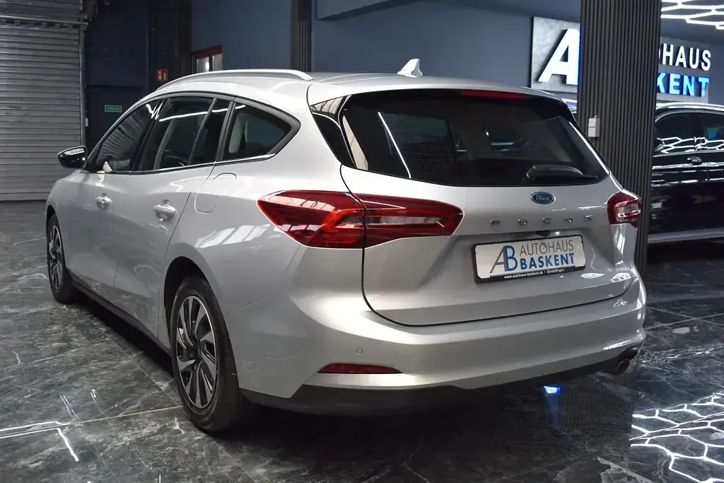 Gebraucht Ford Focus Titanium 116 PS (85 kW) 2023 Silber Kombi