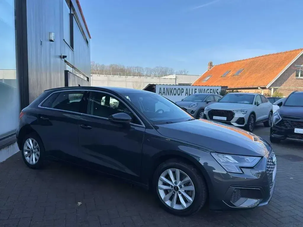Gebraucht Audi A3 Sport 116 PS (85 kW) 2021 Grau Limousine