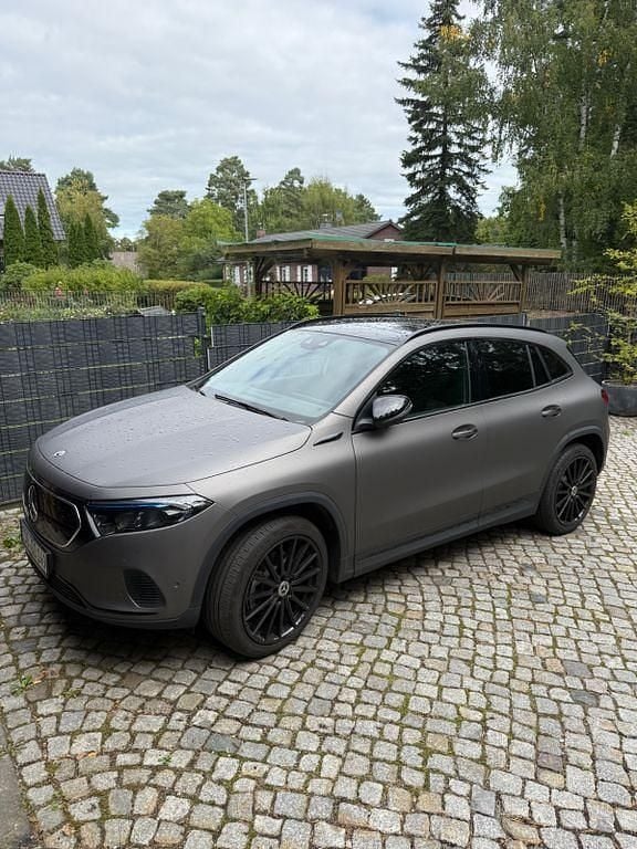Grau Gebraucht 2022 Mercedes EQA250 SUV | 33.000 € (Fairer Preis) - Bild 1/4