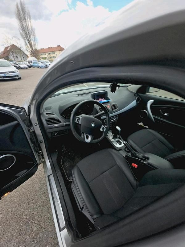 Gebraucht Renault Fluence 110 PS (80 kW) 2011 Silber Limousine