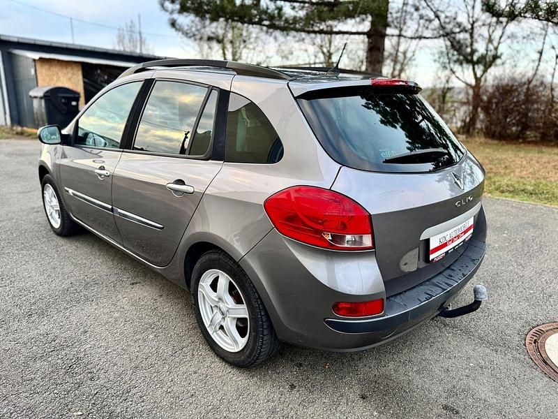 Gebraucht Renault Clio GrandTour 101 PS (74 kW) 2011 Grau Kombi