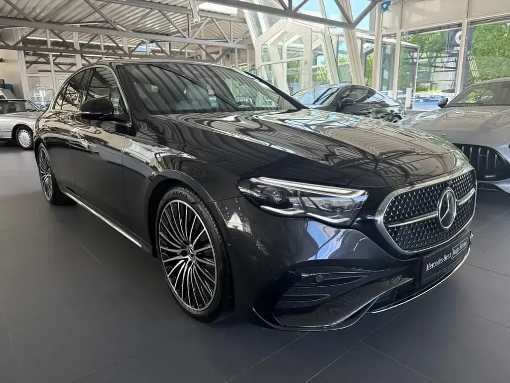 Gebraucht Mercedes E220 Premium 197 PS (144 kW) 2023 Graphitgrau metallic Limousine