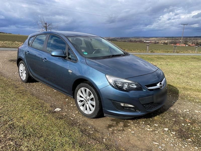 Usata Opel Astra Active 140 CV (102 kW) 2013 Blu Berlina