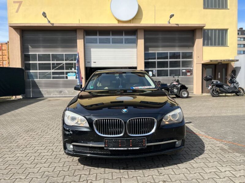 Second-hand BMW 730 245 CP (180 kW) 2011 Negru Berlinǎ