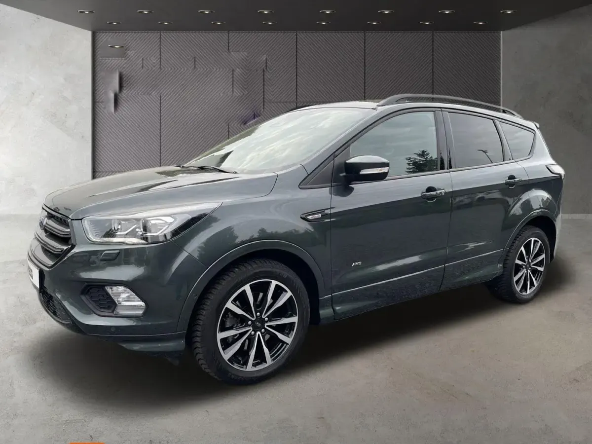 Usado Ford Kuga ST-Line 182 HP (133 kW) 2017 Verde SUV