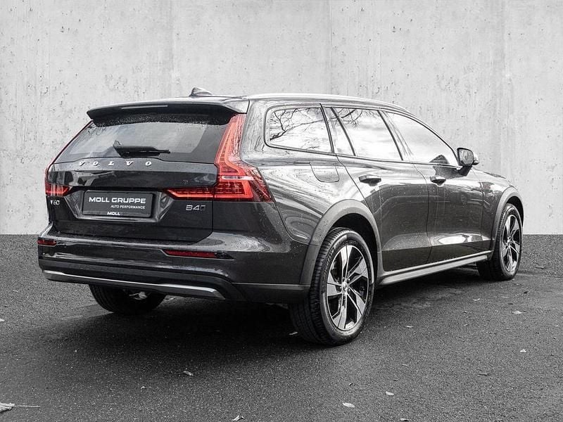 Gebraucht Volvo V60 CC Plus 197 PS (144 kW) 2023 Grau Kombi