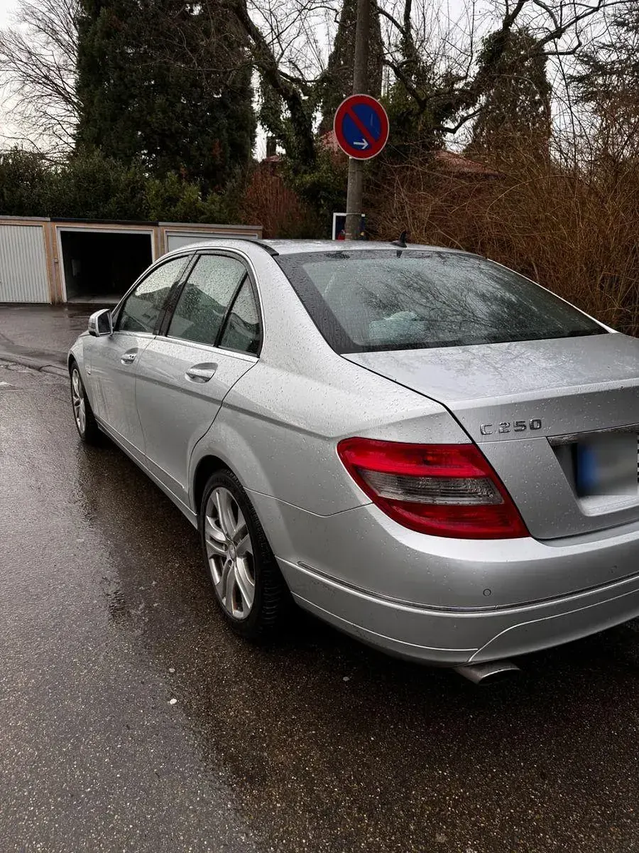 Gebraucht Mercedes C250 204 PS (150 kW) 2009 Silber Limousine