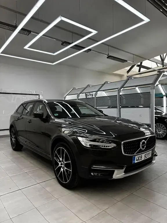 Gebraucht Volvo V90 CC 235 PS (172 kW) 2018 Braun Kombi