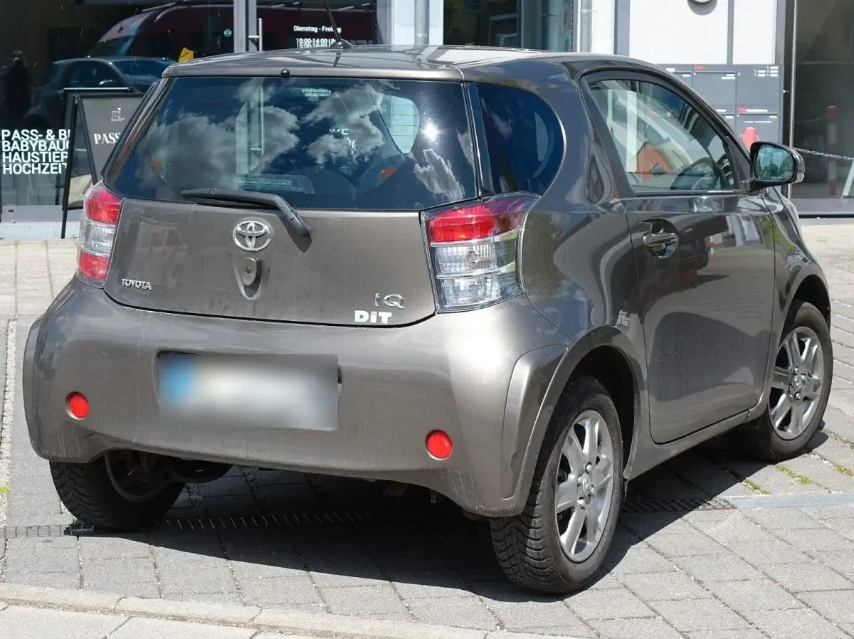 Gebraucht Toyota iQ 68 PS (50 kW) 2010 Braun Kleinwagen