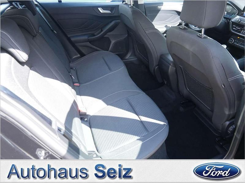 Gebraucht Ford Focus Titanium 125 PS (91 kW) 2021 Schwarz / obsidianschwarz (metallic) Kombi