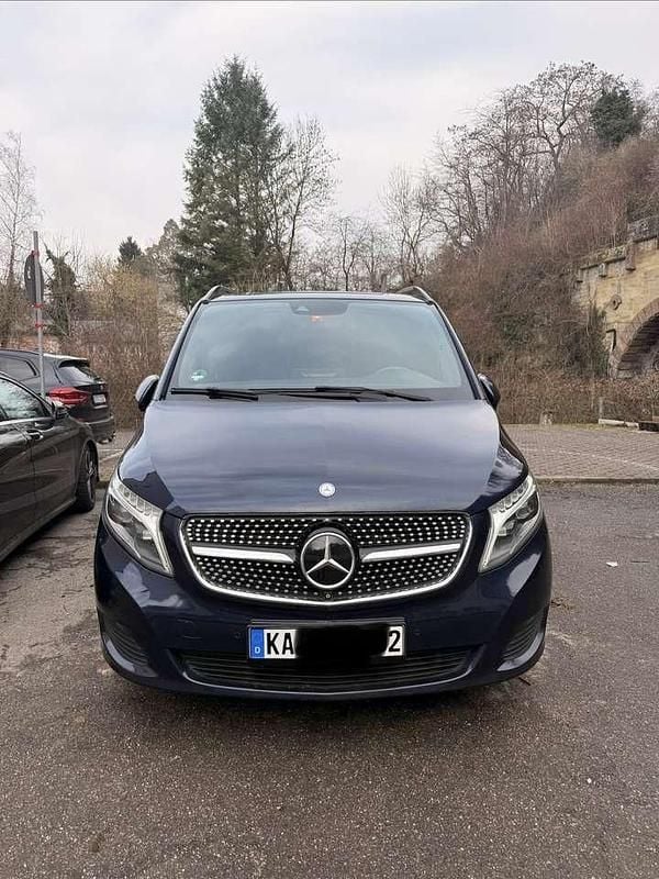 Blau Gebraucht 2014 Mercedes V250 Van / Kleinbus | 27.000 € (Fairer Preis) - Bild 1/4