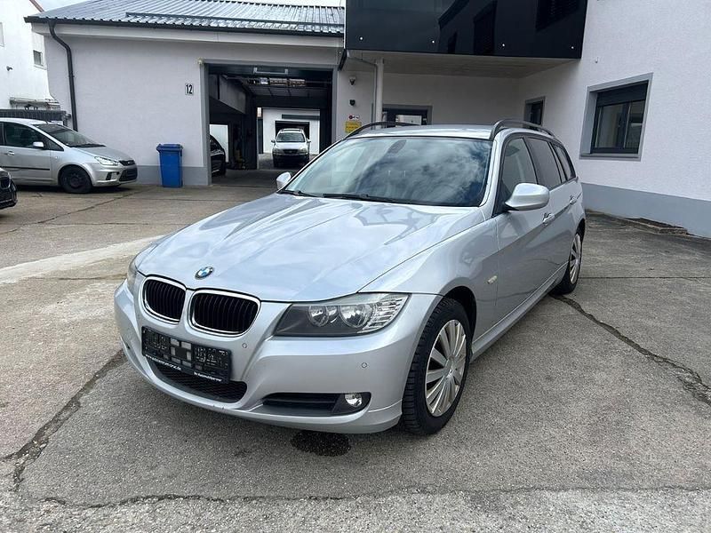 Gebraucht BMW 318 143 PS (105 kW) 2009 Silber Limousine