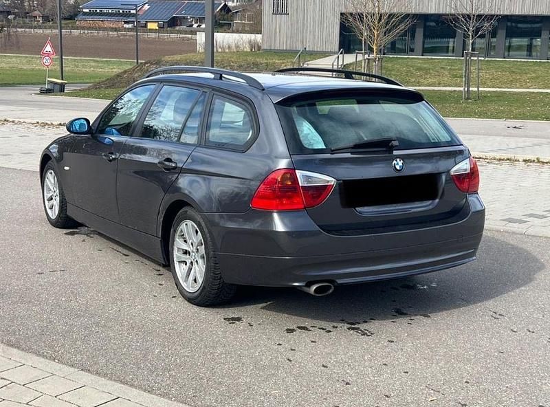 Gebraucht BMW 318 143 PS (105 kW) 2007 Grau Kombi