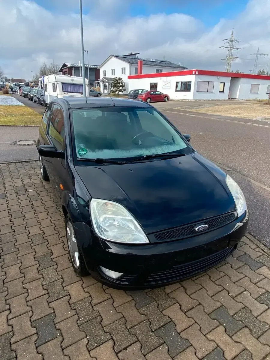 Usata Ford Fiesta 80 CV (58 kW) 2003 Nero Utilitaria