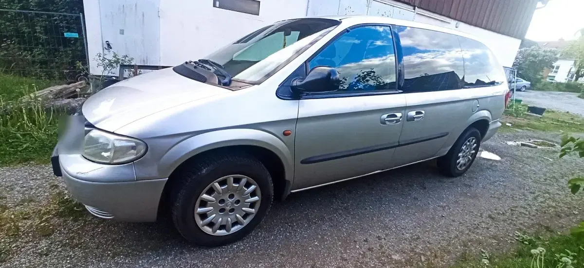 Gebraucht Chrysler Voyager 143 PS (105 kW) 2001 Silber Van / Kleinbus