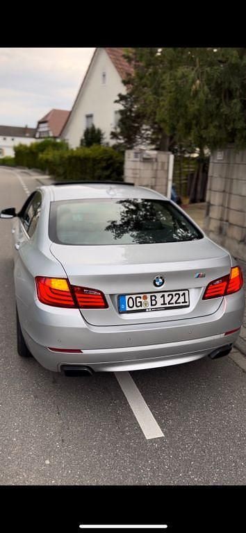 Silber Gebraucht 2011 BMW 550 Limousine | 26.900 € (Fairer Preis) - Bild 1/4