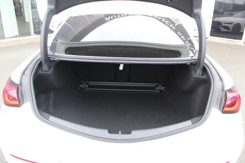 Gebraucht Mercedes CLE200 Premium 204 PS (150 kW) 2024 Weiß Coupé