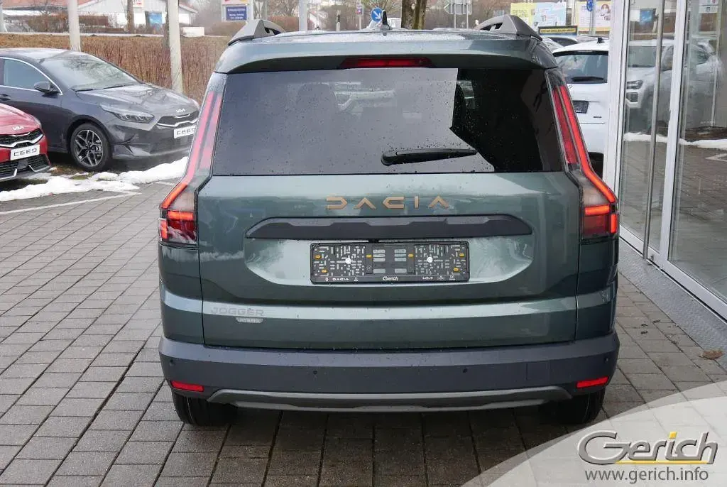 Neu Dacia Jogger Extreme 158 PS (116 kW) 2026 Zedergrün Van / Kleinbus